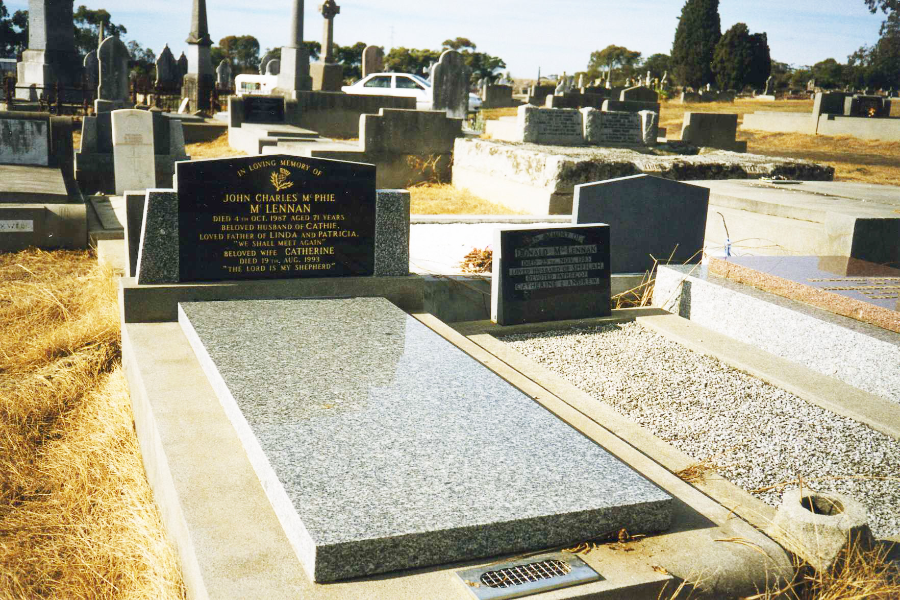 Photo of headstones/John Charles McPhie McLennan d1987 hdstn Warncoort cem